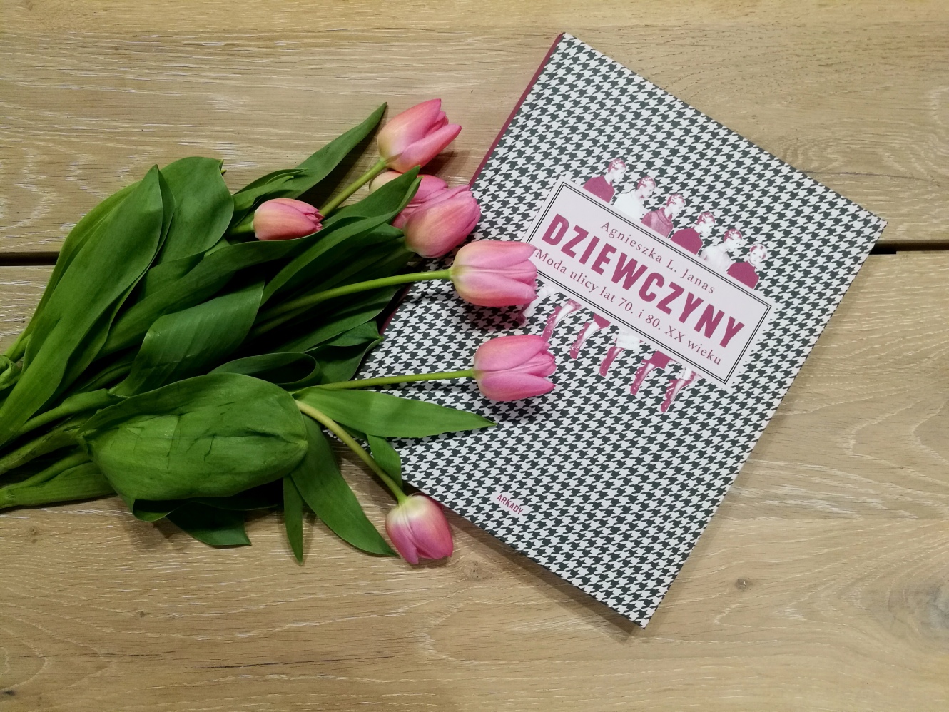 „Dziewczyny. Moda ulicy lat 70. i 80. XX wieku” – Agnieszka L. Janas